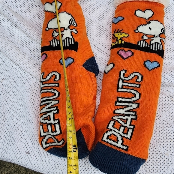 Peanuts  characters Slipper‎ Socks NEW - Picture 3 of 5